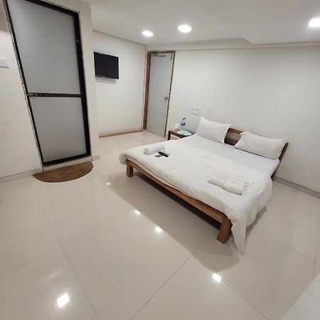 Agrawal Bhavan Budget Stay Only For Indians Mumbai Exterior foto